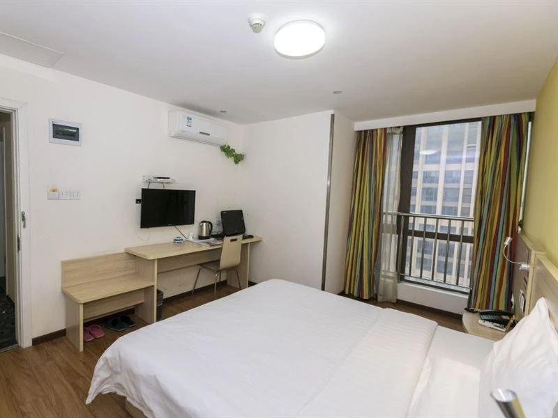Чунцин: 7 Days Inn (Chongqing University Town Xijie Pedestrian Street)