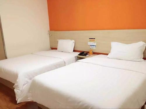 Чунцин: 7 Days Inn (Chongqing University Town Xijie Pedestrian Street)