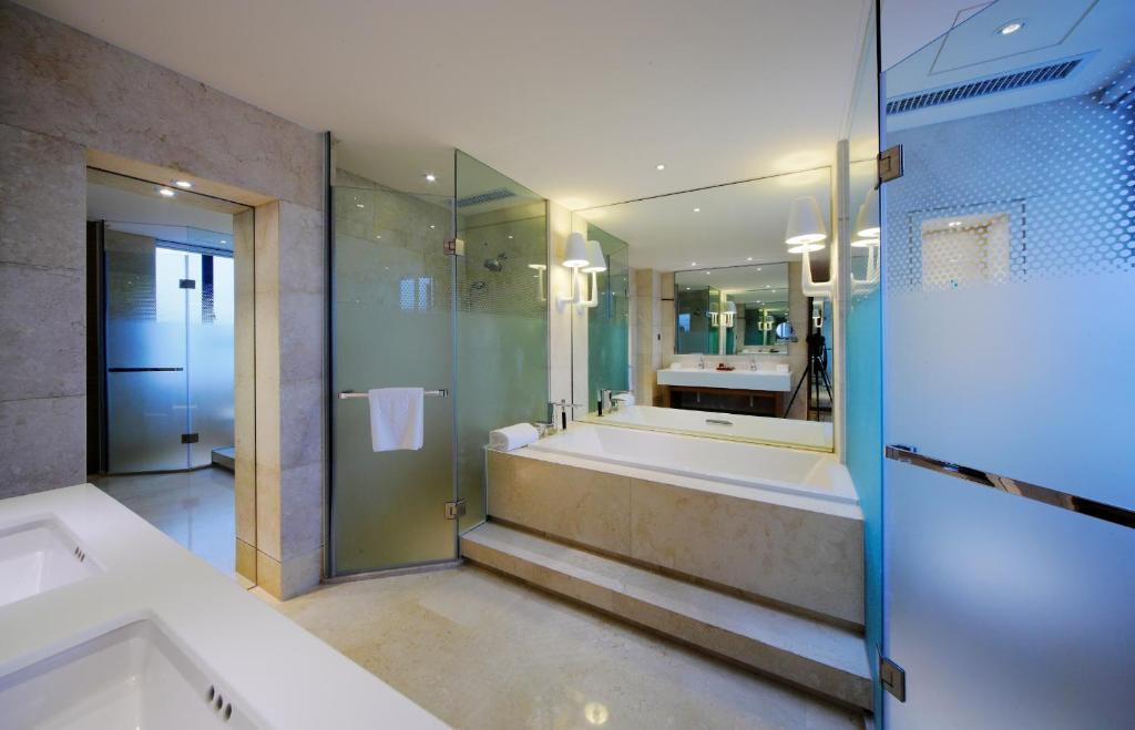 Хуаншань: DW Hotels