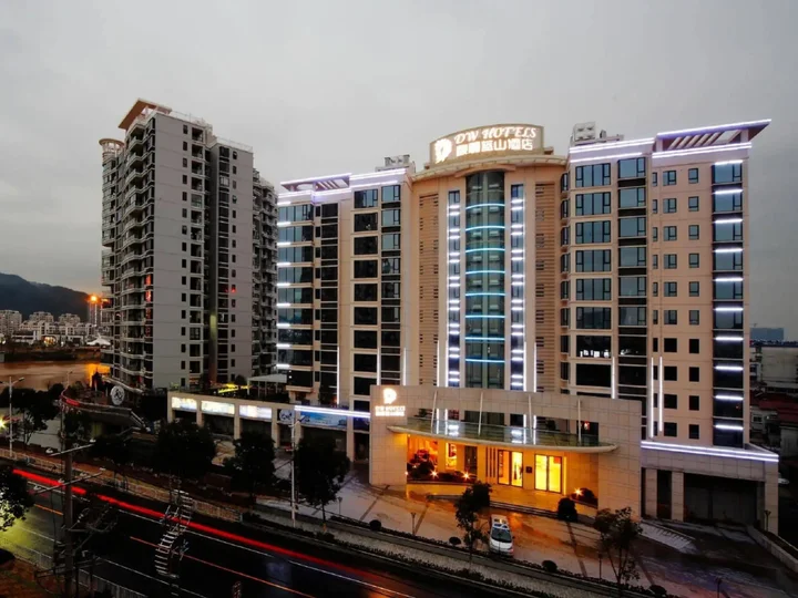 Хуаншань: DW Hotels