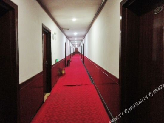 Сянси: Jinding Hotel