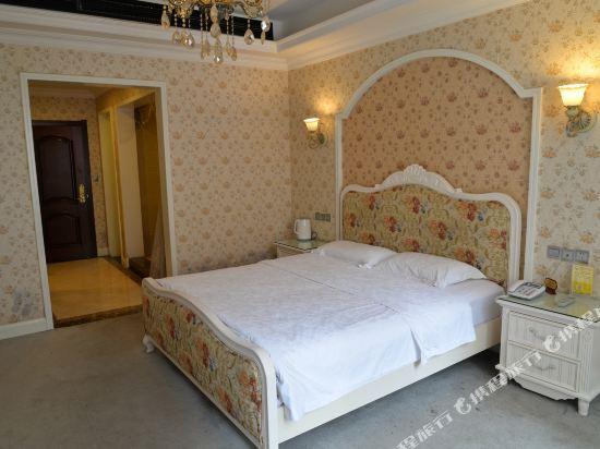 Ибинь: Yibin Peninsula Holiday Inn (Rhine Spring Commercial Center)