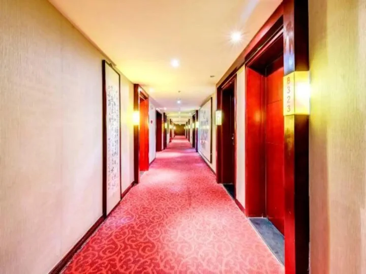 Циньхуандао: Baiwei Business Hotel (Qinhuangdao Railway Station)