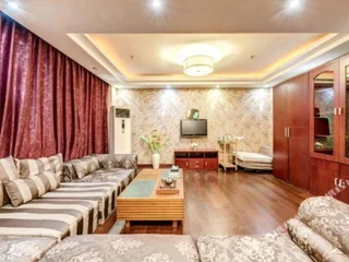 Циньхуандао: Baiwei Business Hotel (Qinhuangdao Railway Station)