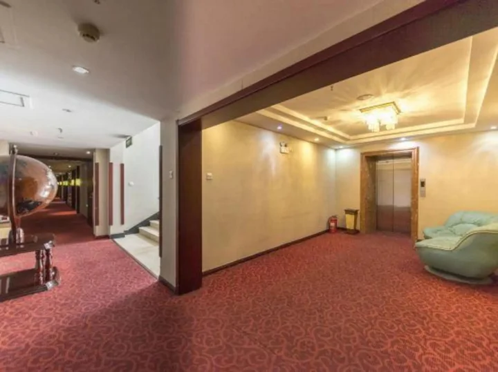Циньхуандао: Baiwei Business Hotel (Qinhuangdao Railway Station)