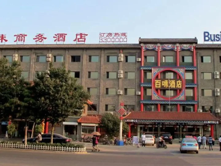 Циньхуандао: Baiwei Business Hotel (Qinhuangdao Railway Station)
