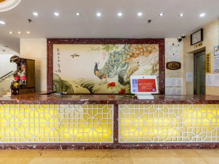 Циньхуандао: Baiwei Business Hotel (Qinhuangdao Railway Station)