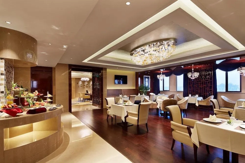 Яньчэн: Mingcheng Jinjiang Hotel