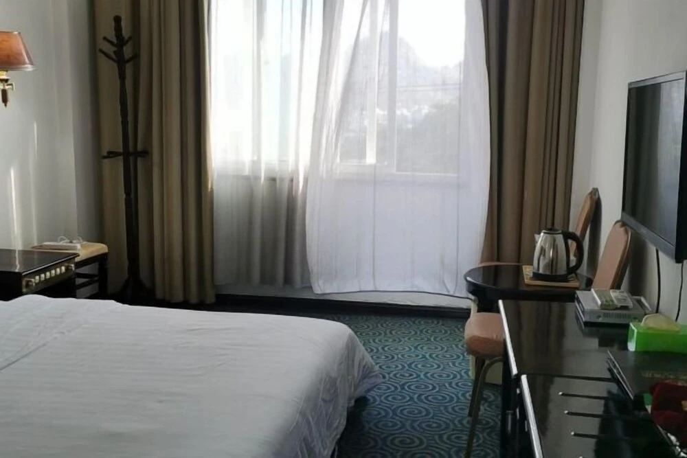 Чунцзо: Sunshine Hotel