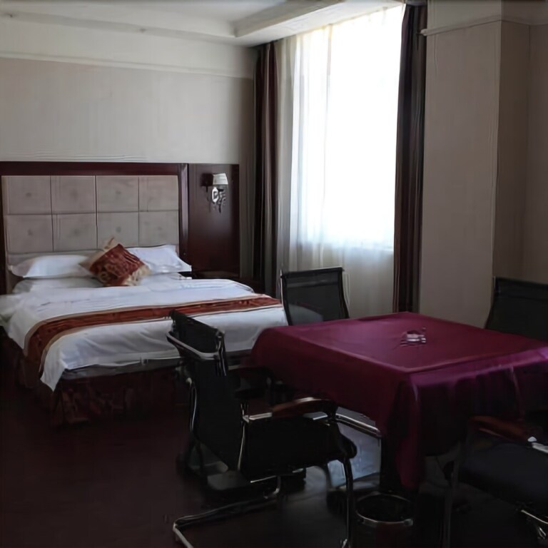 Дуньхуа: Jinkuang Hotel