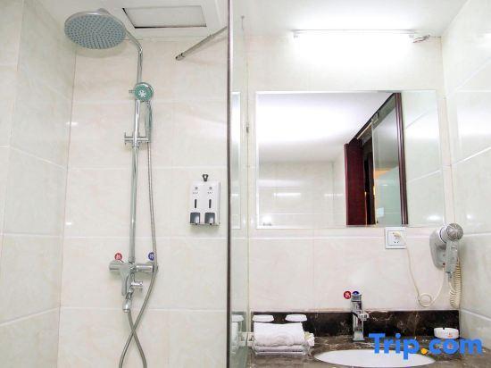 Ичан: Jincheng Hotel