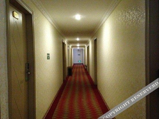 Наньнин: Yingjie Business Hotel