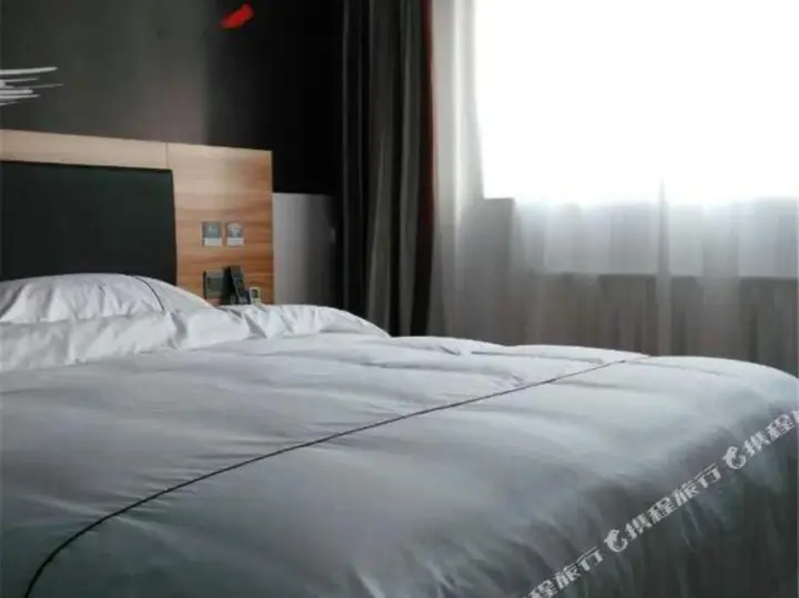 Таншань: Rujia Huayi Select Hotel (Tangshan Railway Station Nanhu Shopping Plaza)