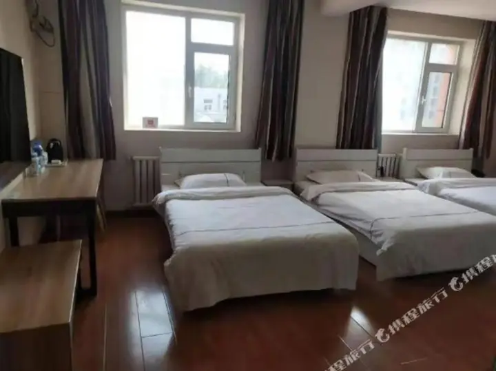 Таншань: Rujia Huayi Select Hotel (Tangshan Railway Station Nanhu Shopping Plaza)