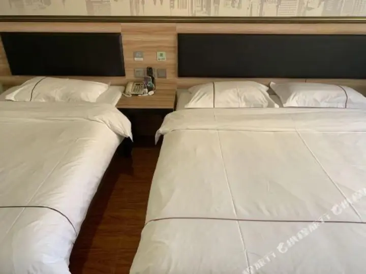 Таншань: Rujia Huayi Select Hotel (Tangshan Railway Station Nanhu Shopping Plaza)
