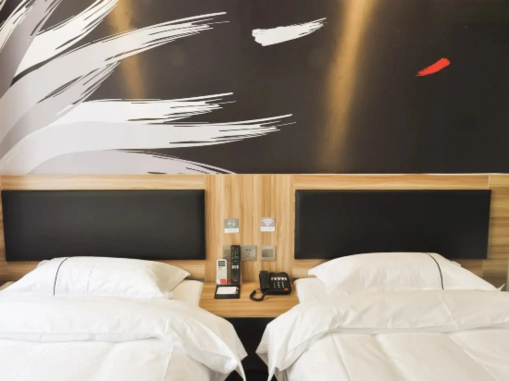 Таншань: Rujia Huayi Select Hotel (Tangshan Railway Station Nanhu Shopping Plaza)