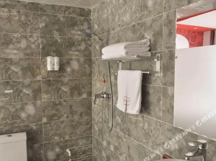 Таншань: Rujia Huayi Select Hotel (Tangshan Railway Station Nanhu Shopping Plaza)