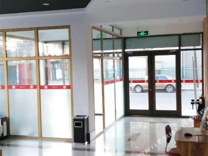Таншань: Rujia Huayi Select Hotel (Tangshan Railway Station Nanhu Shopping Plaza)