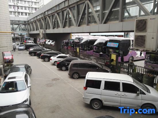 Чжэнчжоу: Swan Theme Culture Hotel (Zhengzhou Railway Station East Plaza Branch)