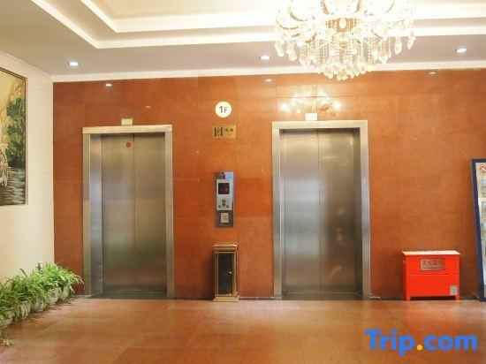 Чжэнчжоу: Swan Theme Culture Hotel (Zhengzhou Railway Station East Plaza Branch)