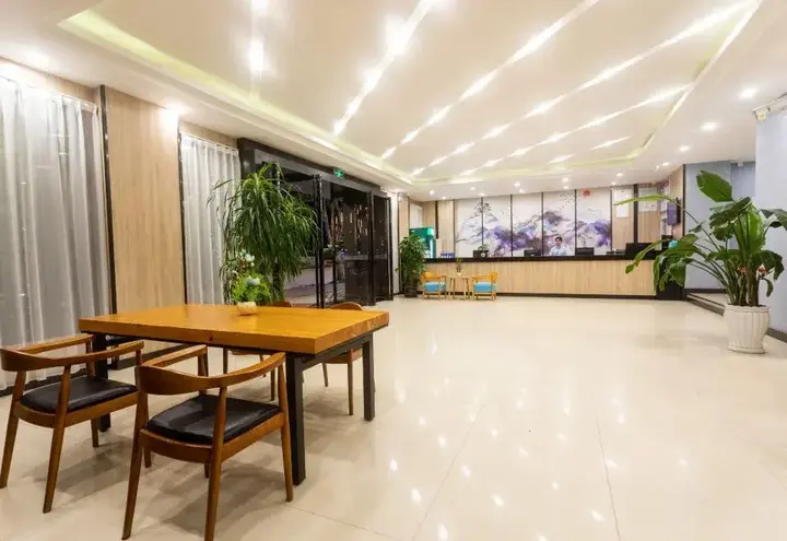 Янгиианг: Baihe Hotel (Yangxi West Lake Branch)