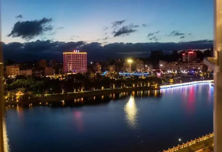 Янгиианг: Baihe Hotel (Yangxi West Lake Branch)