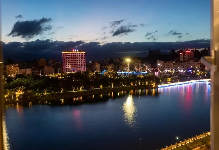Янгиианг: Baihe Hotel (Yangxi West Lake Branch)