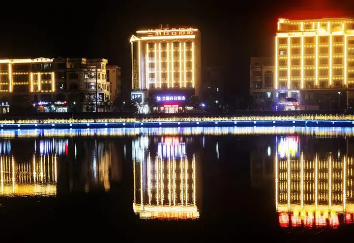Янгиианг: Baihe Hotel (Yangxi West Lake Branch)