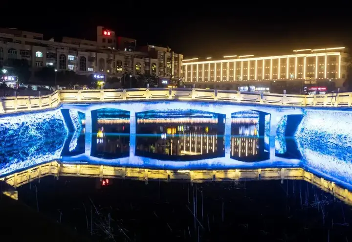 Янгиианг: Baihe Hotel (Yangxi West Lake Branch)