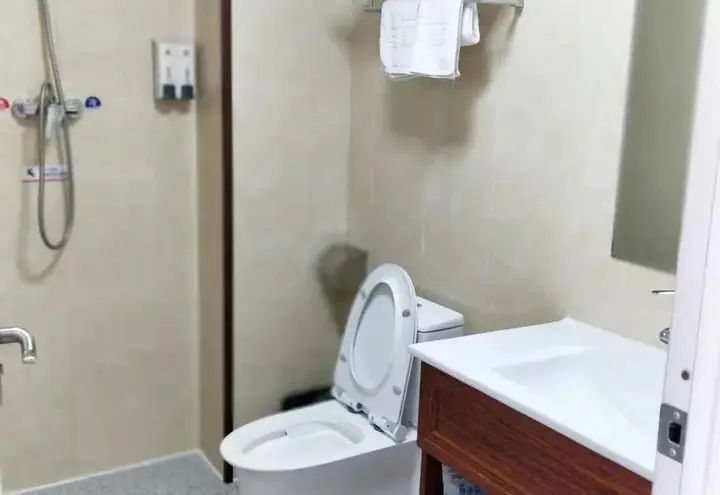 Линьи: Landi Business Hotel