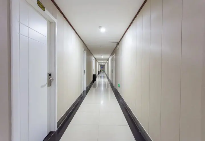 Линьи: Landi Business Hotel
