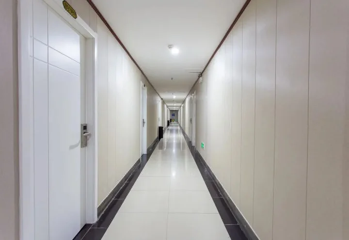 Линьи: Landi Business Hotel