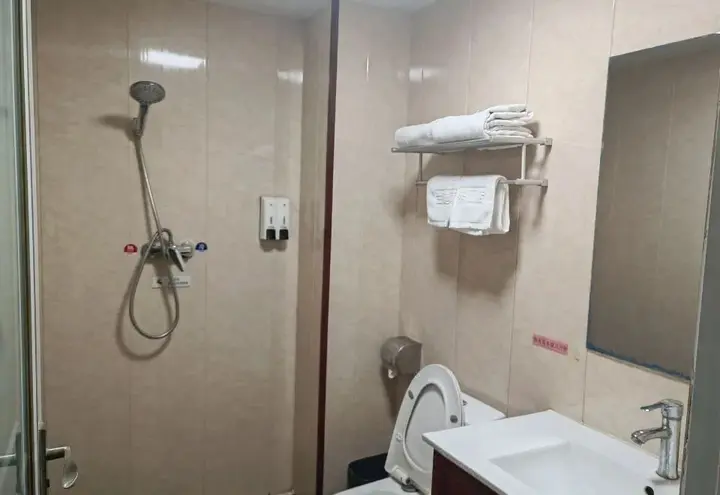 Линьи: Landi Business Hotel