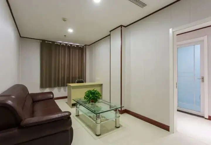 Линьи: Landi Business Hotel