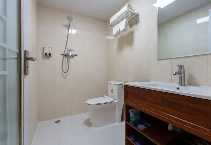 Линьи: Landi Business Hotel
