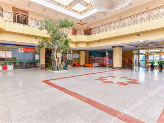 Синьян: 金通大酒店(信阳火车站天润广场店)