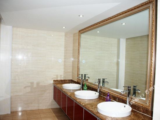 Синьсян: Hexie Rentong Business Hotel