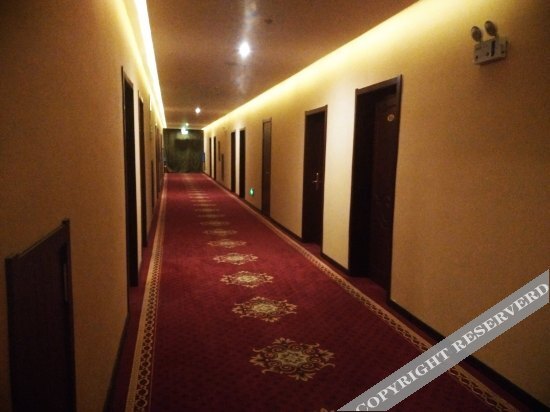 Шэньян: Home Inn Huayi Hotel (Kangping Hanguang Street)