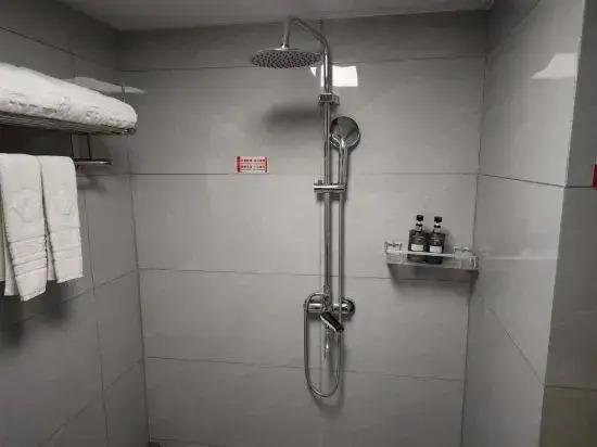 Шиянь: Lingzhou International Hotel