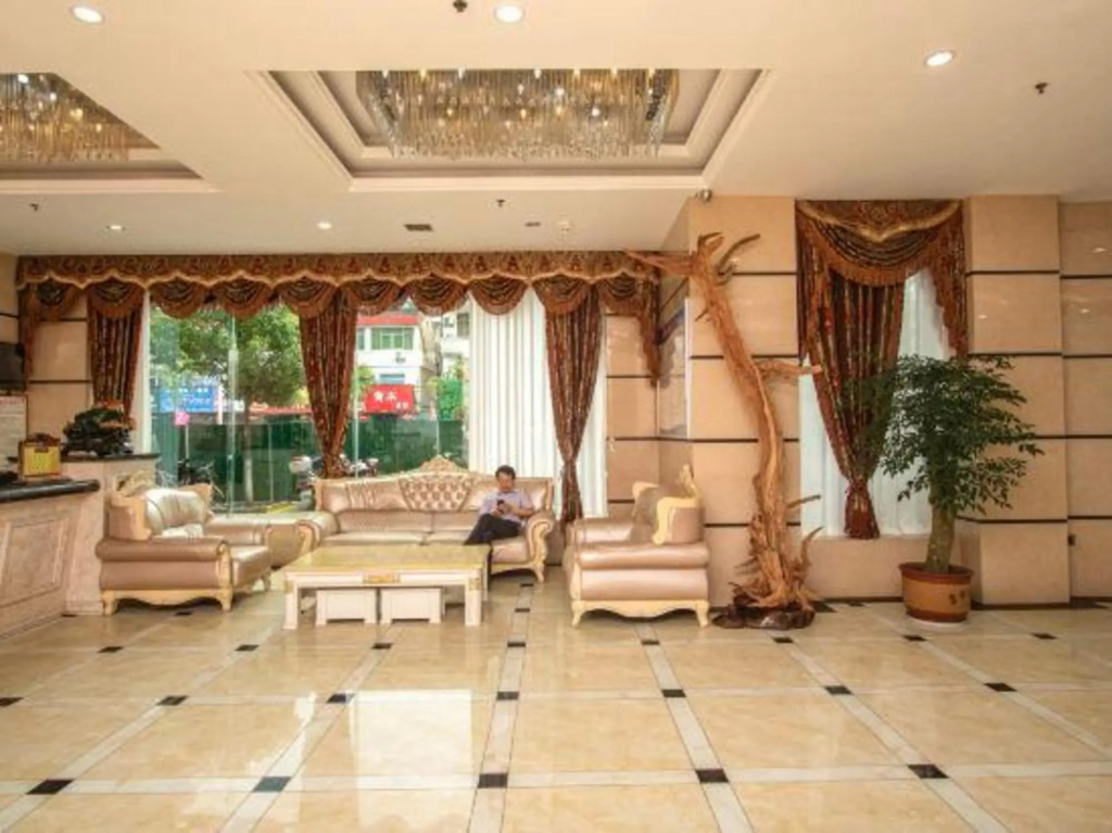 Шиянь: Lingzhou International Hotel