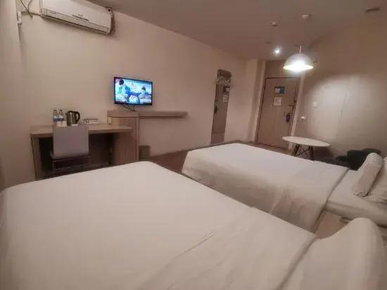 Цзясинь: HanTing Hotel (Pinghu Xinhua Middle Road)