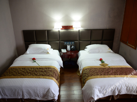 Пинсян: Yujing Business Hotel