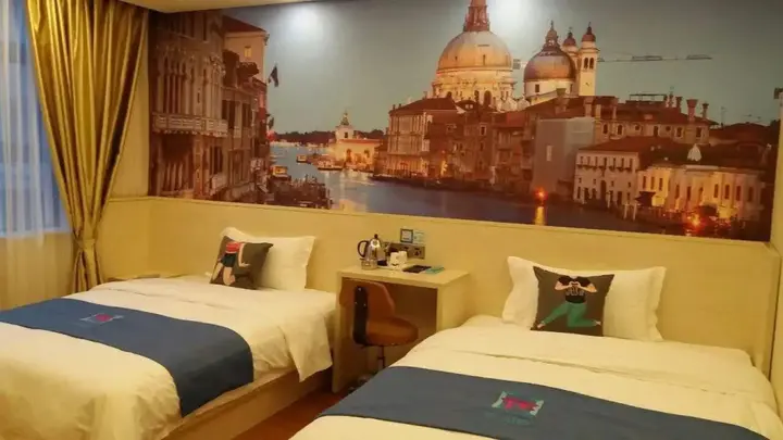 Суйнин: π HOTEL (SUINING SOUTH GATE PASSENGER STATION)