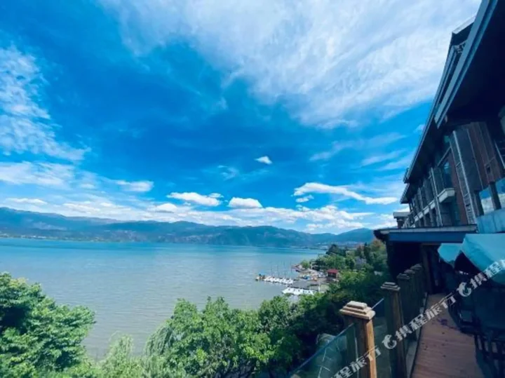 Сичан: Qionghai Saibo House Hotel