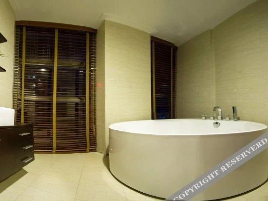 Вэйфан: Zhongjin International Business Hotel (Weifang Railway Station North Square Taihua City)