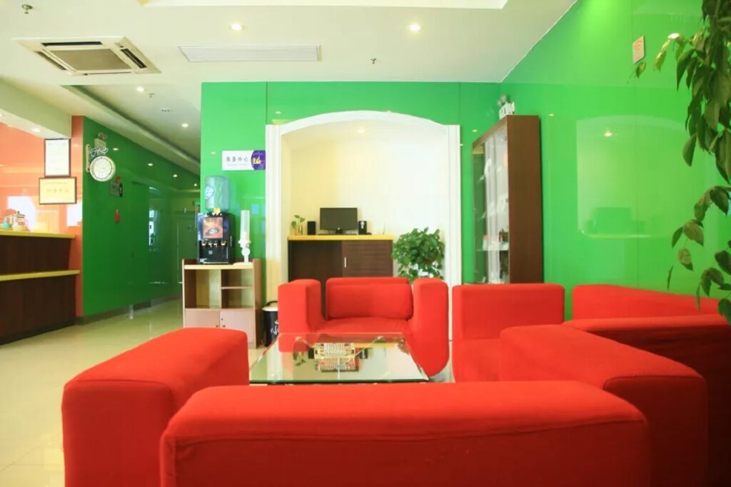 Уху: Homeinn Hotel (Wuhu High-Speed Railway Station Zhashan East Road Wanda)