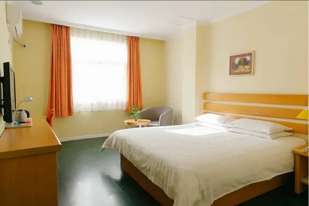 Уху: Homeinn Hotel (Wuhu High-Speed Railway Station Zhashan East Road Wanda)