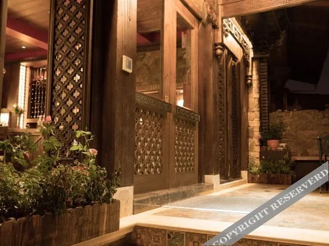Шангри-Ла: Xiangge Huangfu Holiday Hotel