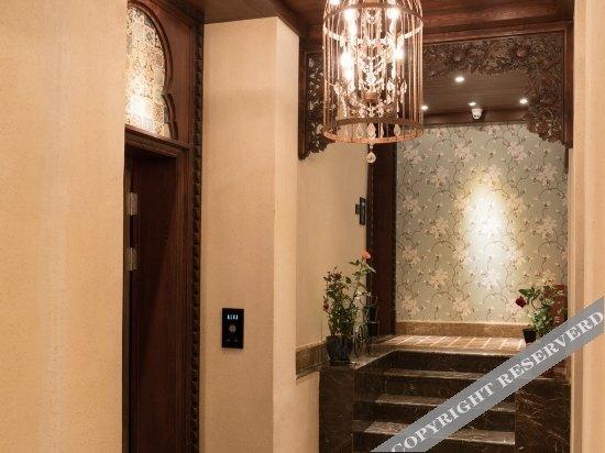 Шангри-Ла: Xiangge Huangfu Holiday Hotel
