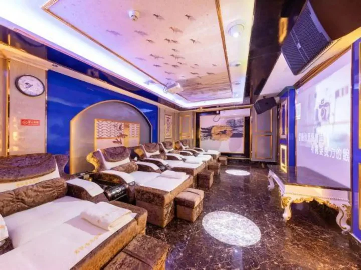 Шаогуань: Junyue Holiday Hotel